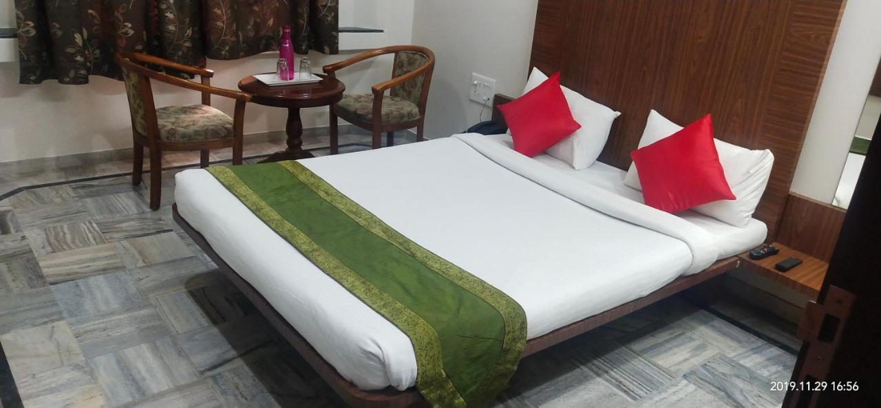 City Palace Hotel होटल सिटी पैलेस Nashik Exterior foto