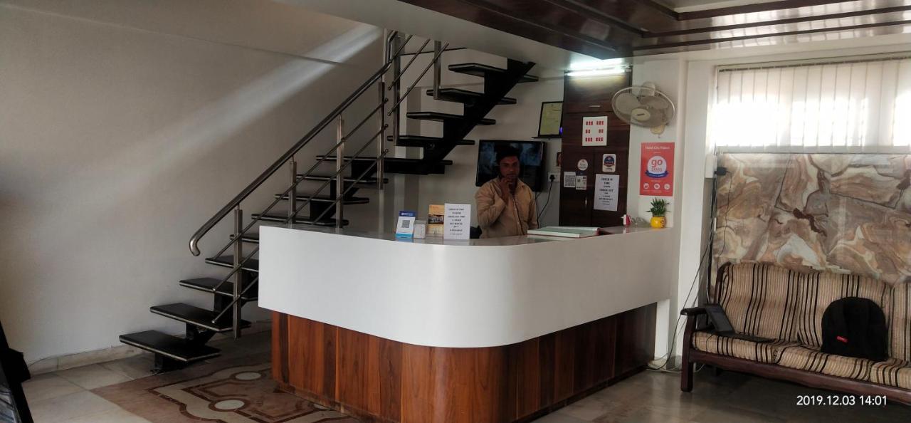 City Palace Hotel होटल सिटी पैलेस Nashik Exterior foto